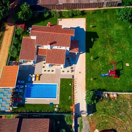 Family-villa Captains House, Schoener Grosser Pool Und Riesiger Garten * Fazana