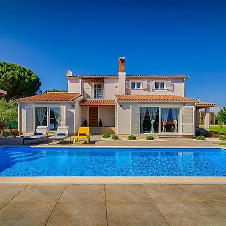 Villa Family-villa Captains House, Schoener Grosser Pool Und Riesiger Garten *
