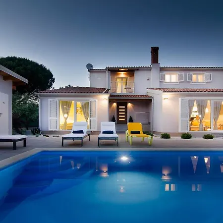 Family-villa Captains House, Schoener Grosser Pool Und Riesiger Garten וילה *