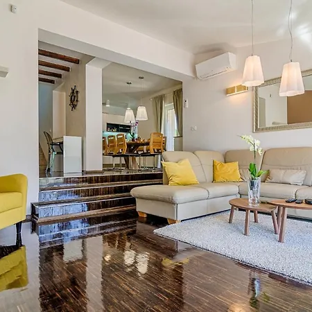 Family-villa Captains House, Schoener Grosser Pool Und Riesiger Garten פאז'אנה