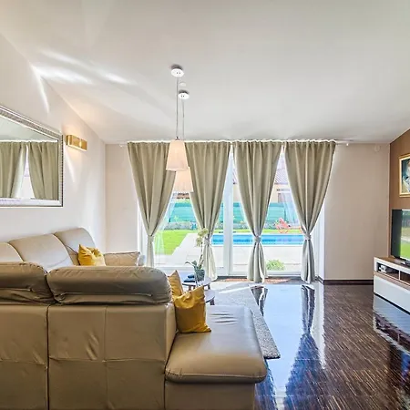 빌라 Family-villa Captains House, Schoener Grosser Pool Und Riesiger Garten 파자나