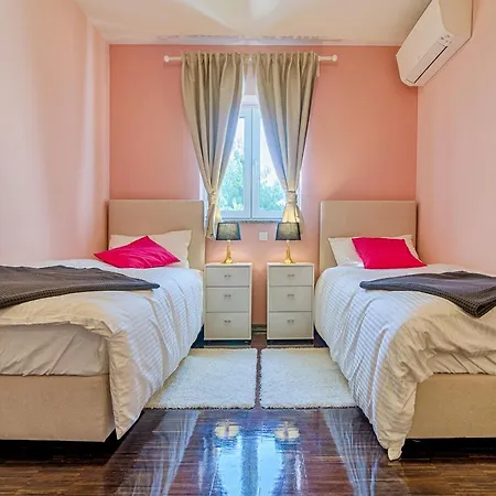 Family-villa Captains House, Schoener Grosser Pool Und Riesiger Garten * פאז'אנה